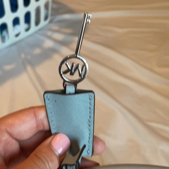 Michael Kors Baby Blue Bag w/ Quilted wallet - Picture 6 of 11